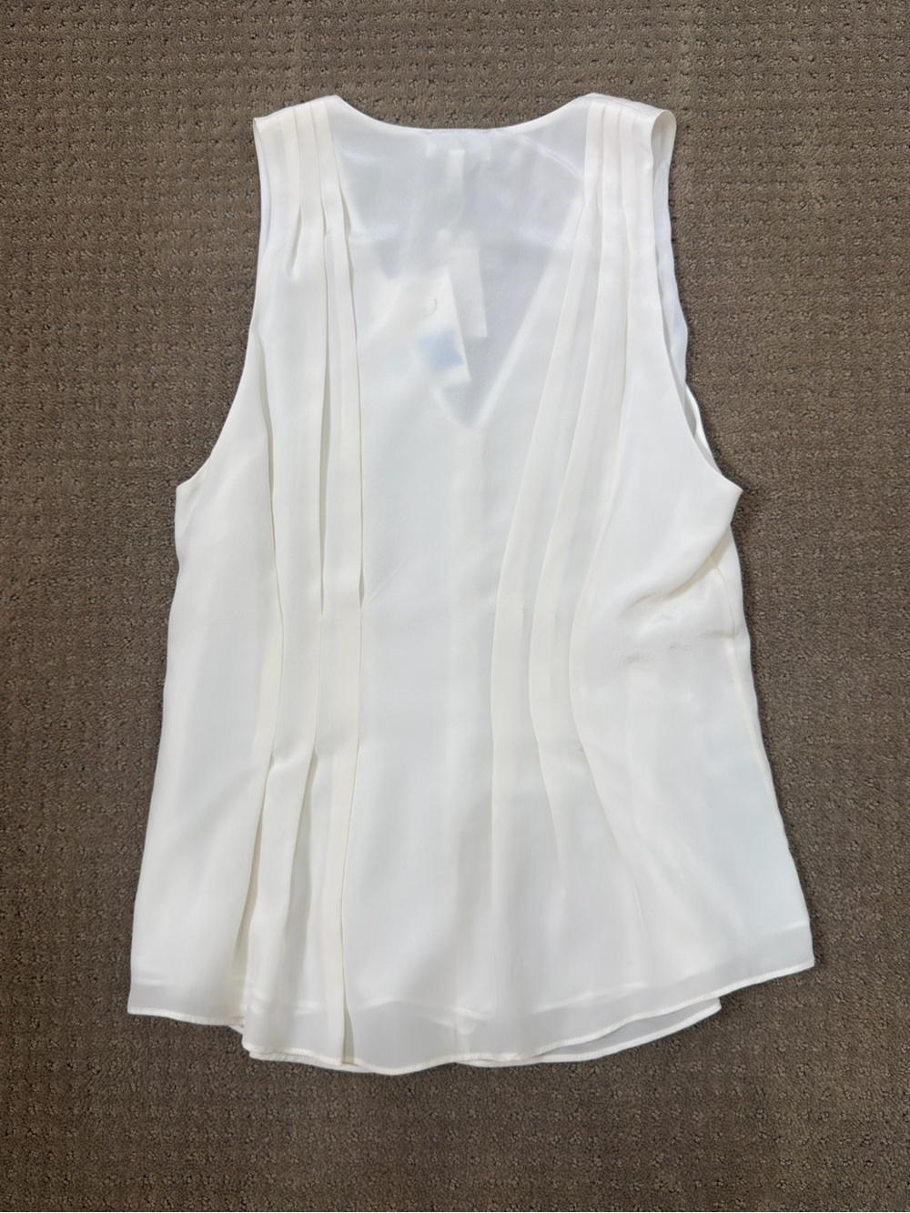 Joie Ivory Sleeveless V-Neck Button-Front Pleated Sleeveless Silk Blouse - Picture 6 of 11